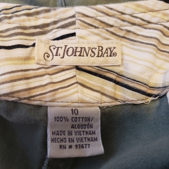 St. John’s Bay Chino Shorts Olive Green Women's 10 Nuetral Everyday Summer EUC - Picture 5 of 9